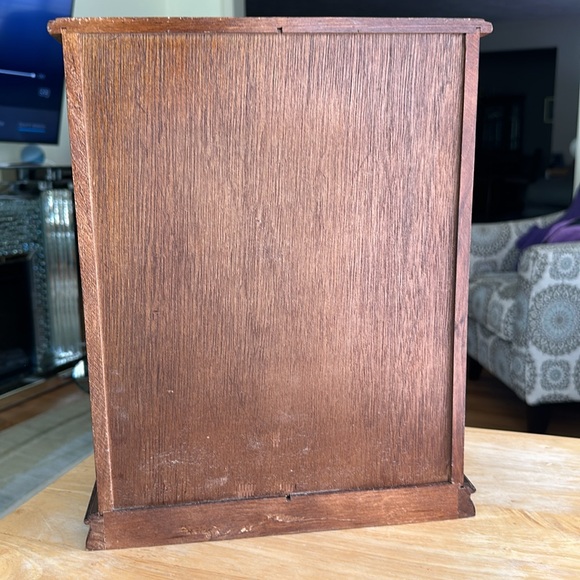 Vintage Jewelry Box in Good Condition one missing little knob at bottom - Picture 9 of 10